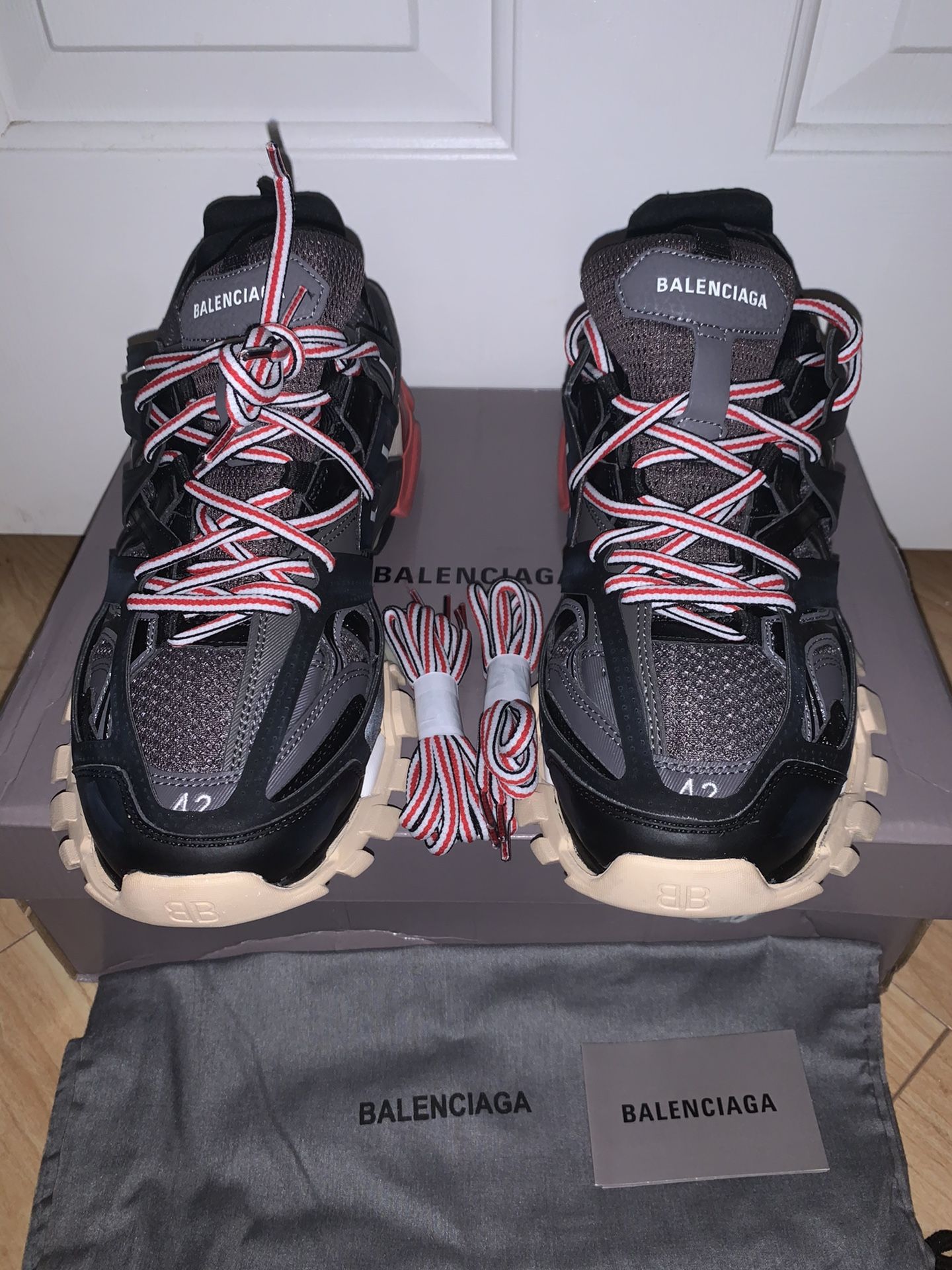 Balenciaga Track Size 42(9) DEADSTOCK OG ALL BLACK/RED