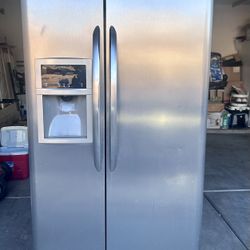 Fridgidaire Refrigerator - No water or Ice