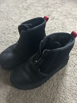 Woman’s Uggs Size 9