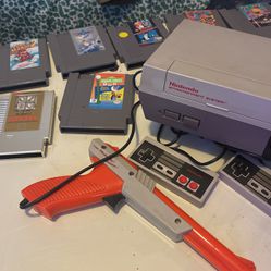 Nintendo 1st Edition Bundle With Classic Games/Duck hunt/cartridge Cleaner  