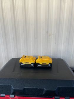 Dewalt   20v 5Ah battery.