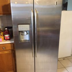 GE side-by-side refrigerator for parts