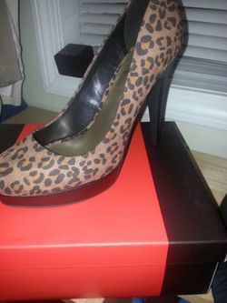 New guess leopard heels 8.5