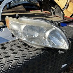 2009-10 Toyota Corolla Passenger Side Headlight 