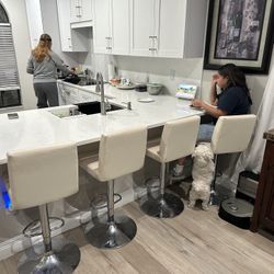 4 Butacas / Desayunador