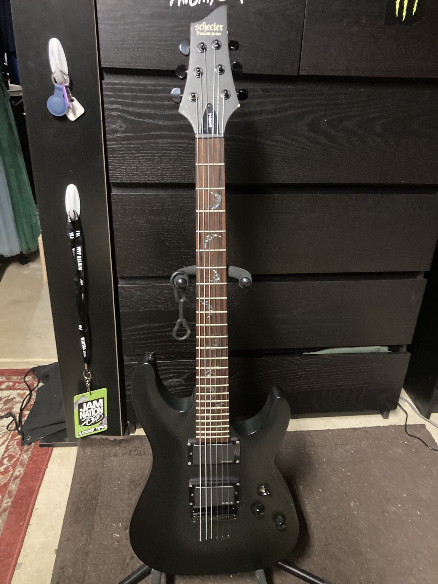Schecter Diamond Series Damien 6 Electric Guitar With Hard Case