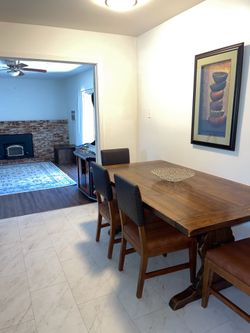 Dinning Room Table / 4 chairs
