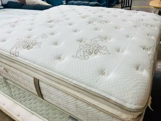 King Stearns&foster Pillowtop mattress set