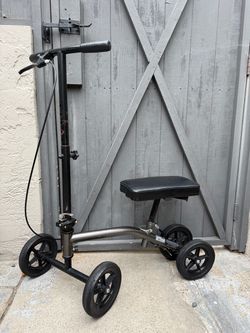 Foldable Knee Scooter /walker / roller - Adjustable