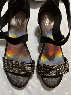 Girls Wedges Size 4 New 