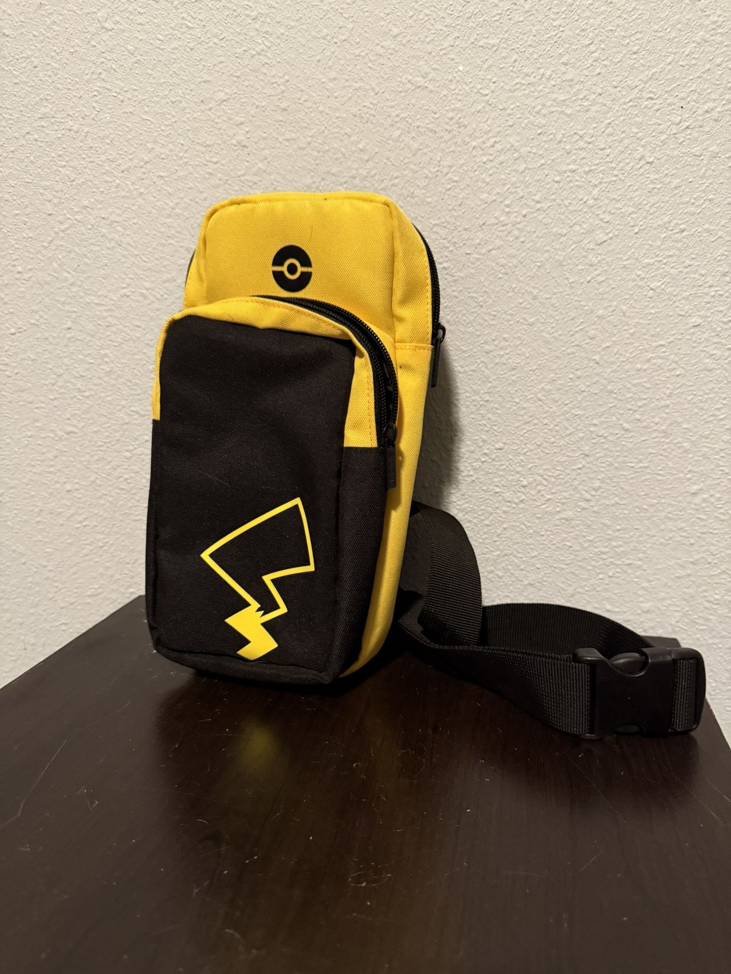 HORI Adventure Pack (Pikachu) – Nintendo Switch Shoulder Bag