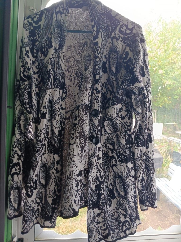 Black & White Paisley Patterned 2 Button Cardigan LARGE