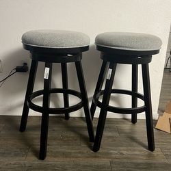 2 Swivel counter stool