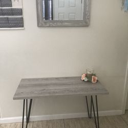Entry Table And Mirror 
