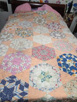 VINTAGE HAND SEWN QUILT