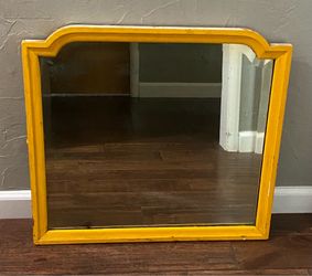 VINTAGE GOLD TONE FRAMED MIRROR