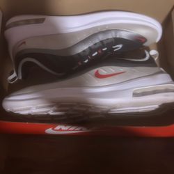 Lightly Worn Nike Air Mac Axis Size 10