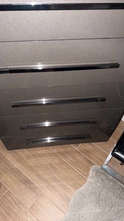 Bedroom 9 DRAWERS.