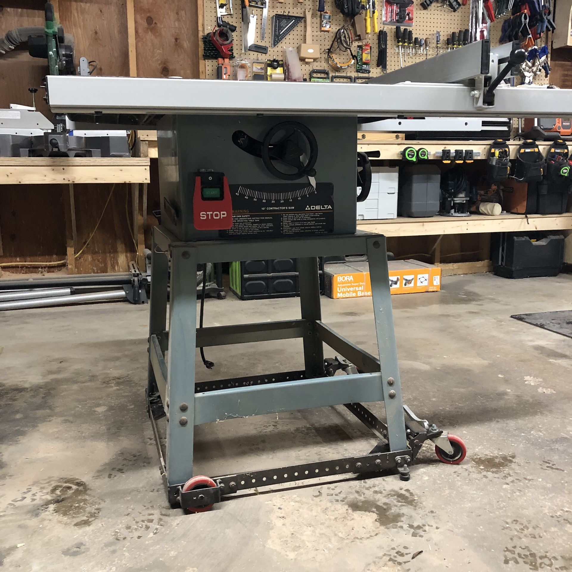 Delta 34444 Table Saw with TONS of Extras for Sale in Sturgeon Bay, WI