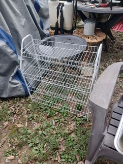 New Metal shelf with 4 shelves it comes apart