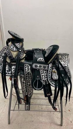 Nueva montura charra bordada