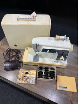 SINGER Vintage Touch & Sew, Deluxe Zig Zag Model 645, Sewing Machine (Late 1960’s)
