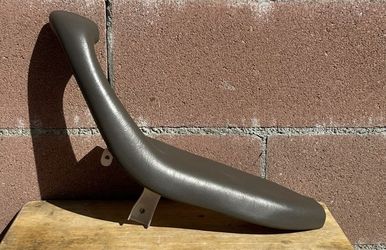 01-07 Toyota Sequoia Tacoma Front Right Passenger Door Panel Armrest Gray