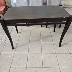 Brown Dinning Table With Glass Top