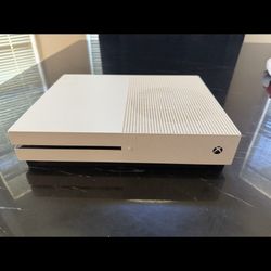 Xbox One S bundle! 2TB storage, 11 games, 4 controllers, all works great!
