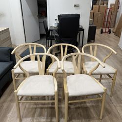 Set of 5,Hansel Wooden Wishbone Dining Chairs, Ivory White Boucle and Natural Frame, and padded seat upholstered with ivory boucle fabric
