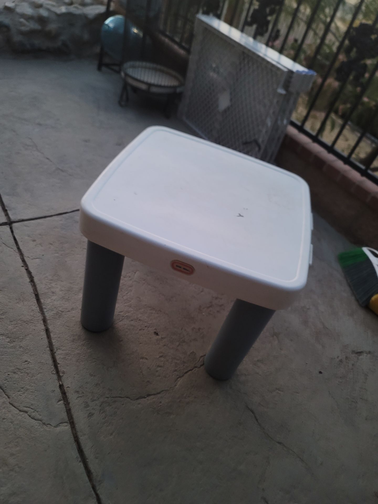 Kids table