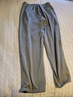 Men med Nike gray dri-fit heavy jogger pants, drawstring ankles, small rip/hole in shin Lot A