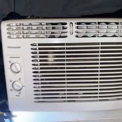 Frigidaire 5,000 BTU Window Air Conditioner - EXCELLENT CONDITION