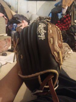Rawlings Baseball Glove