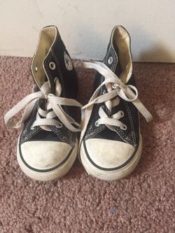 Black High top converse size 8 kids