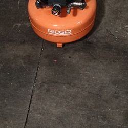 Ridgid 6 gallon  150 psi  pancake portable electric air compressor in excellent condition like new