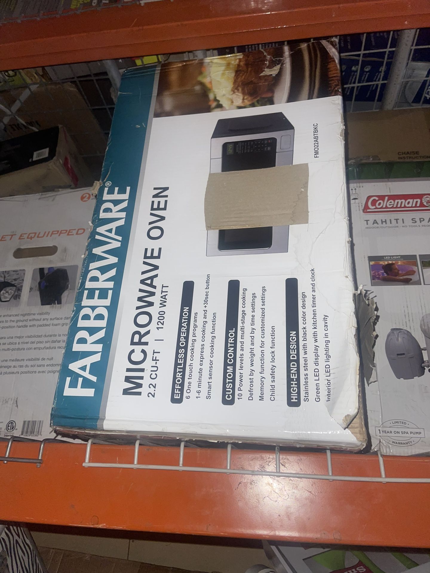 New in box microwave Oven