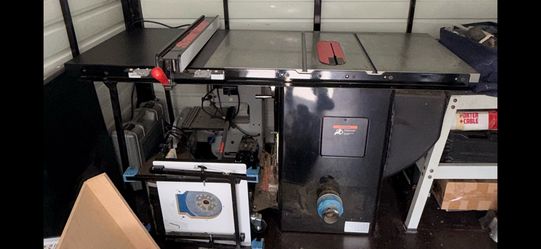 SawStop 10” cabinet saw/ Table saw