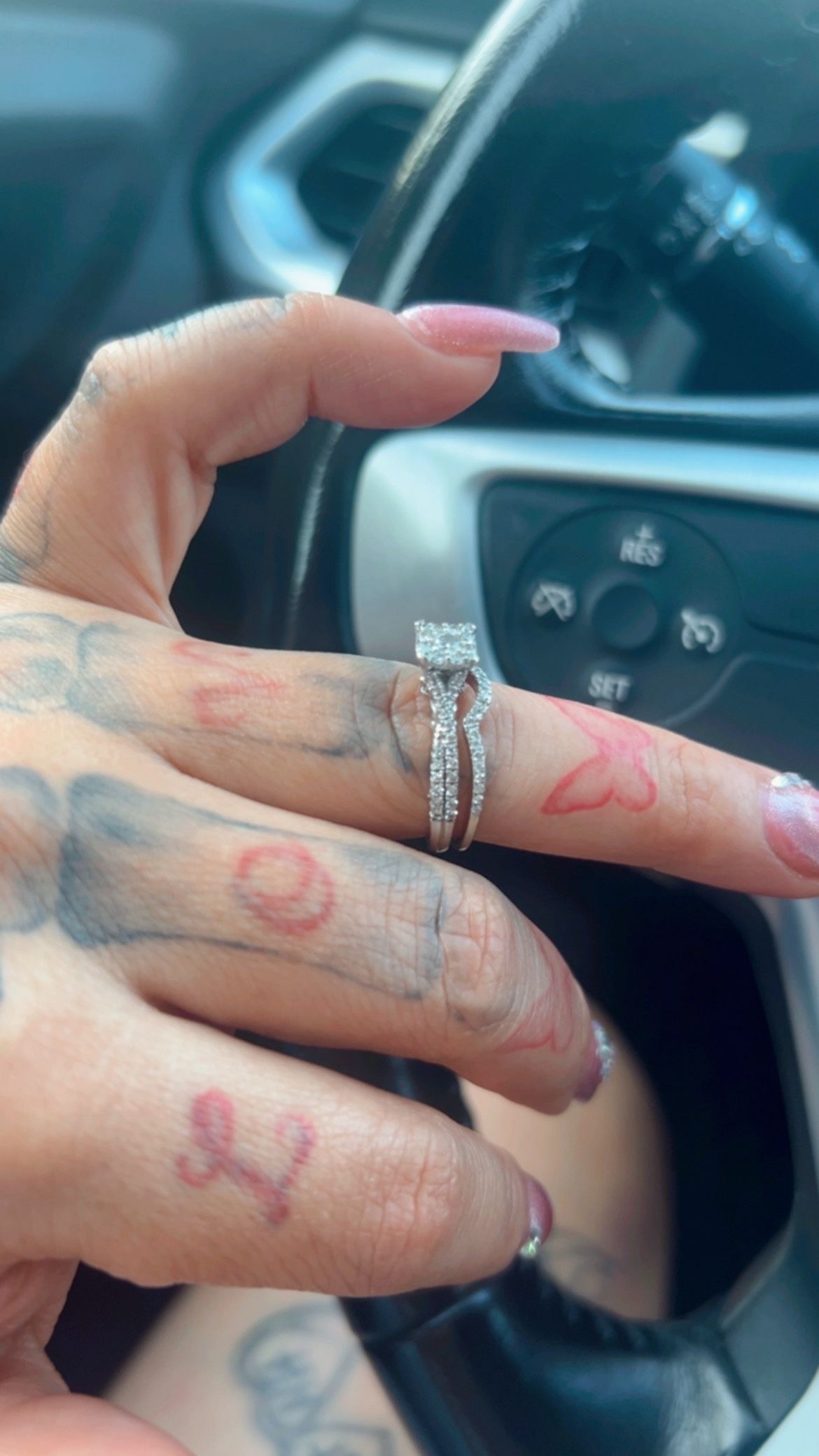 Engagement/wedding Ring