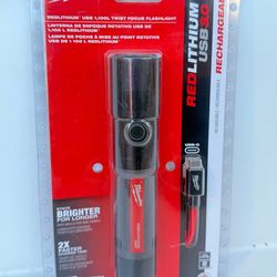 Milwaukee, USB 1,100L TWIST FOCUS FLASHLIGHT