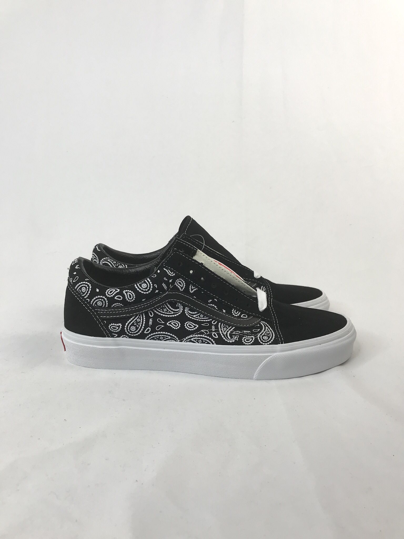 Vans Bold Ni Canvas Paisley Black White Men Unisex Size 9.5 VN0A3WLP42L New without box 