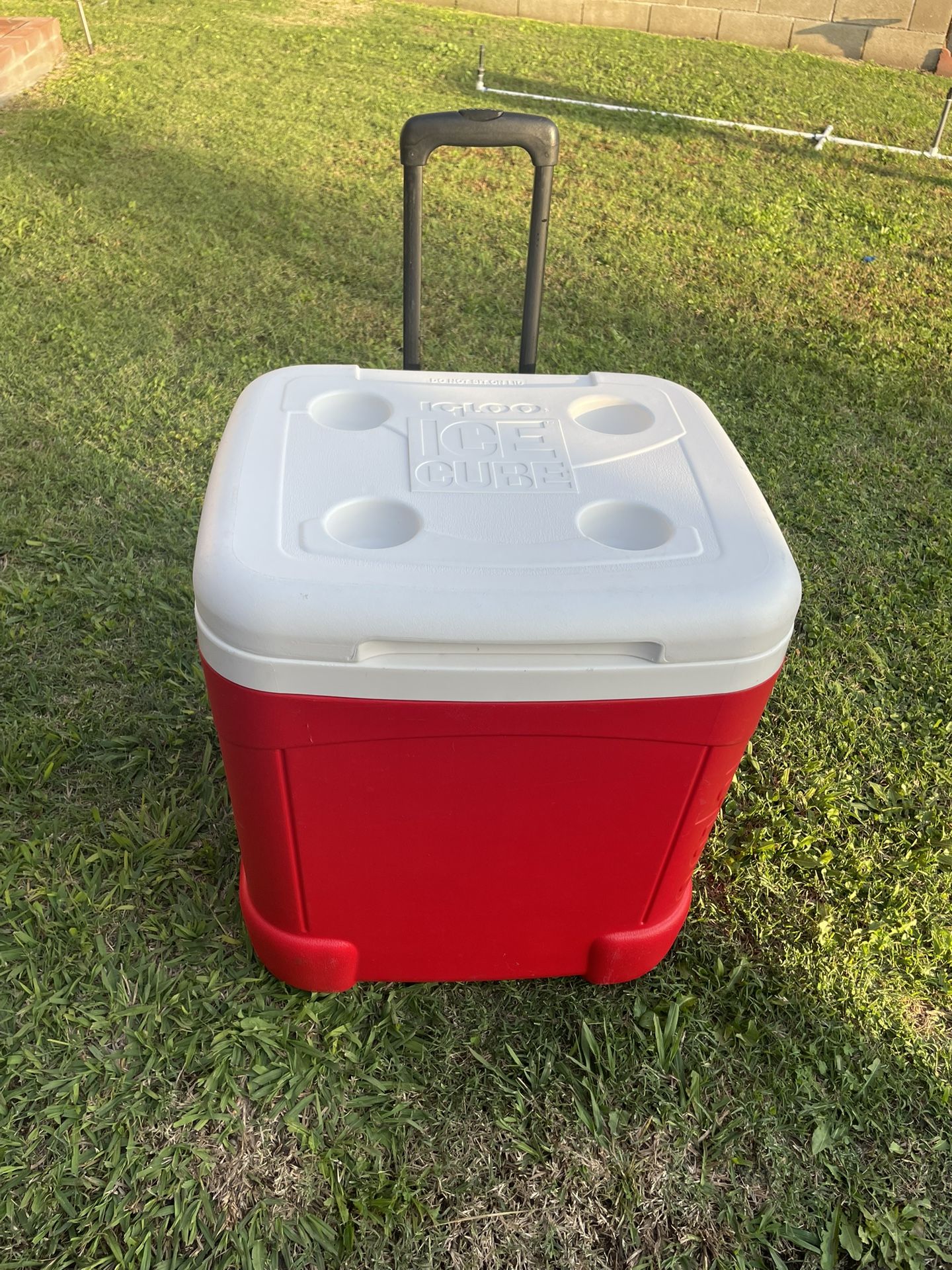 Igloo Cooler With Wheels 