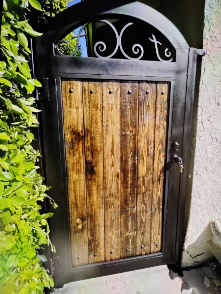 Custom Side Gate