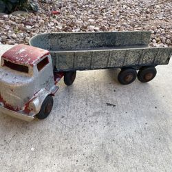VINTAGE WYANDOTTE - DIECAST SEMI TRUCK HAULER CAB & FLATBED TRAILER