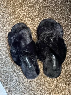 FASHION NOVA SLIPPERS