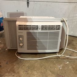 5000 BTU AC With Draft Stoppers