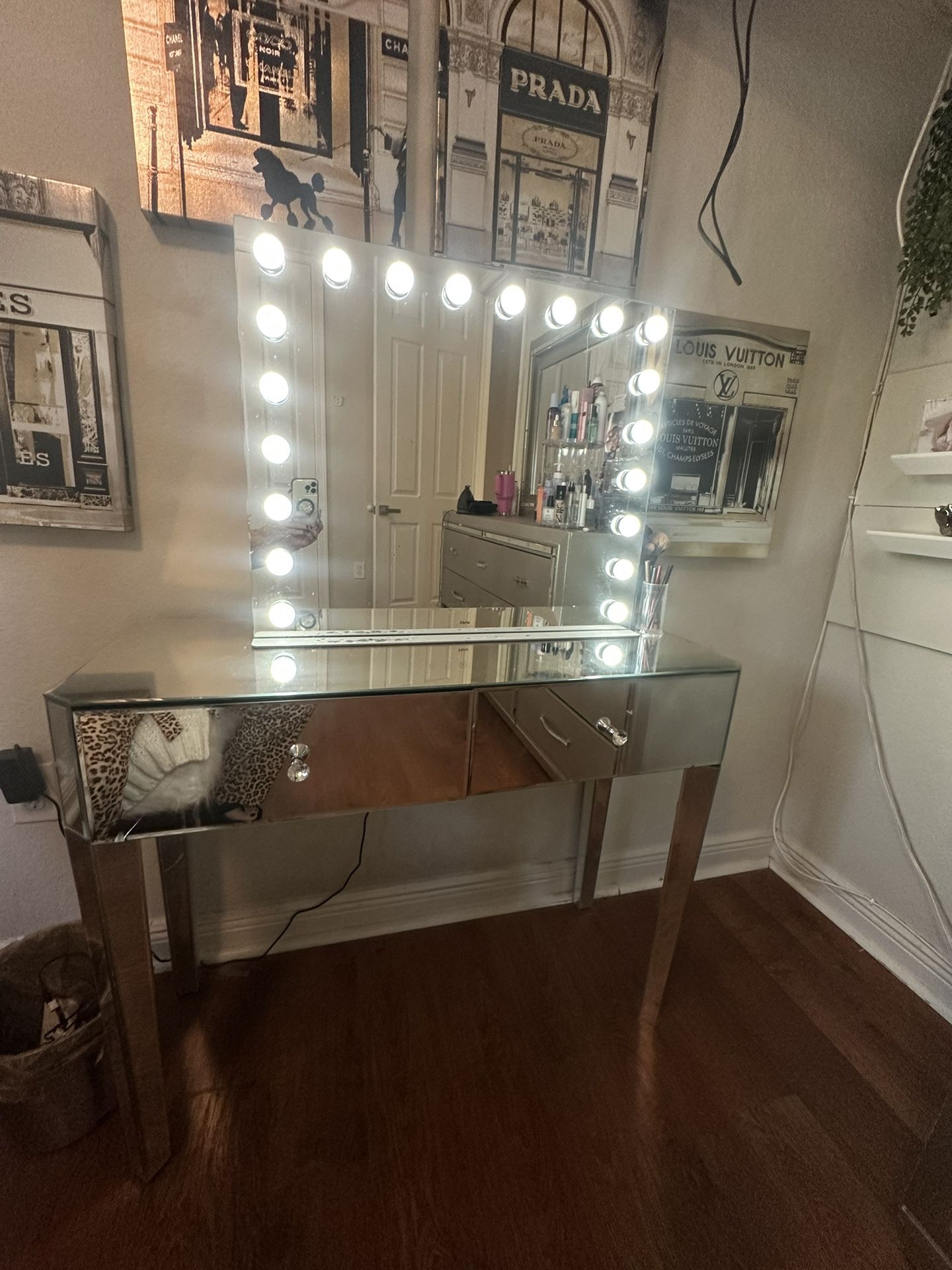 Mirrored Vanity & Lighted Mirror 