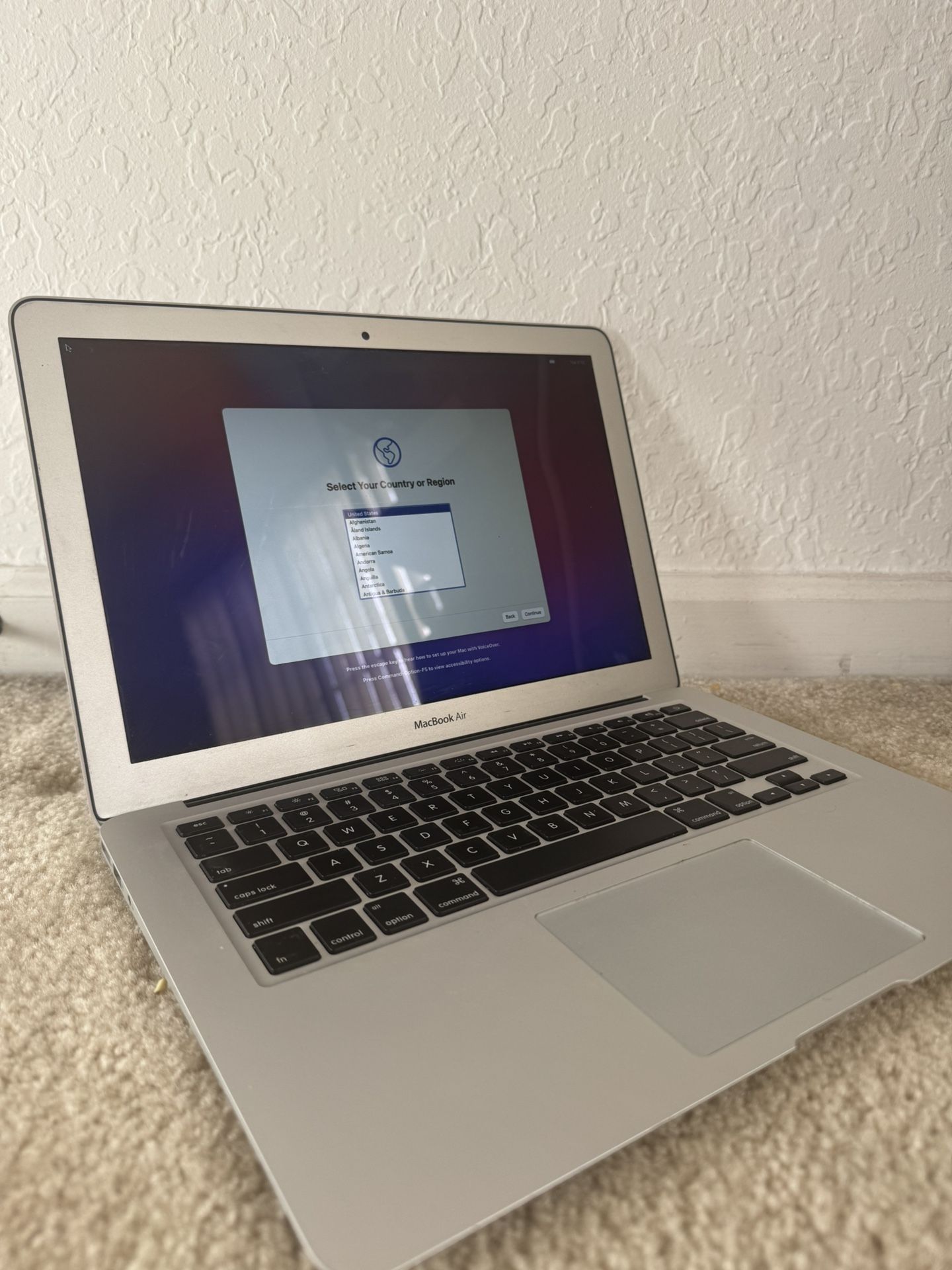 MacBook Air 13 Silver 2017 1.8 GHz Intel Core i5 5th Gen. 8GB 128GB SSD