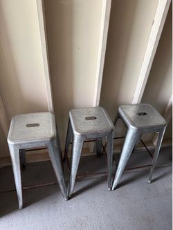 3 Bar stools