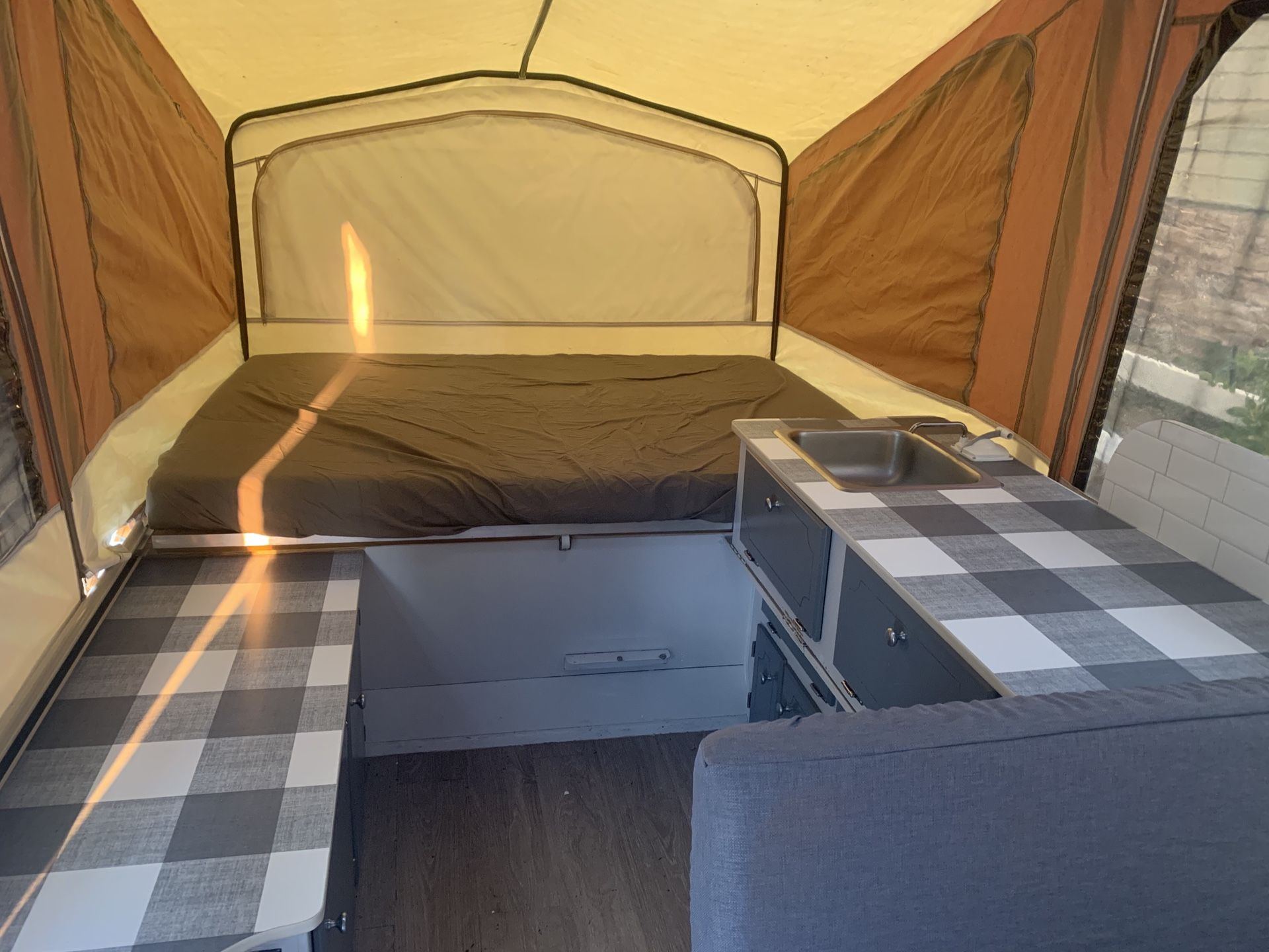 Pop up camper